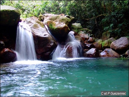 Cascade et Bassin sur la Rivière Rouge