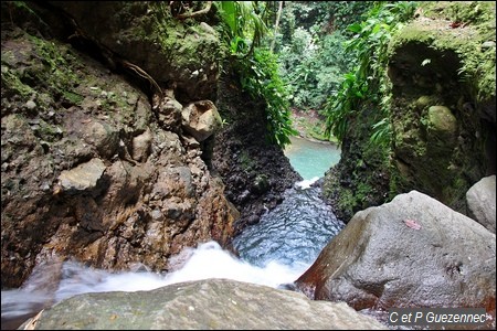 Haut de la Cascade Tambour avec une petite vue sur le grand bassin