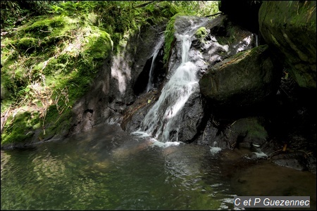 Petite cascade sur la ravine Grand Camp