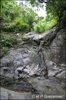 Cascade de 5m sur la rivière La Coulisse à sec