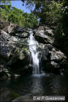 Cascade de 8 m sur la rivière La Coulisse