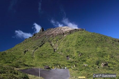 Parking de la Savane à Mulets au pied de la Soufrière