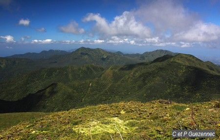 Vue panoramique du massif montagneux vers le nord