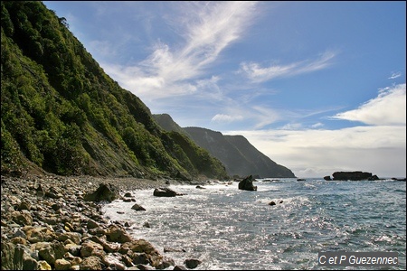 Vue de la Côte nord de la Désirade depuis l'embouchure de la Rivière