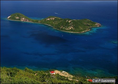 Ilet à Cabrit vu depuis le Chameau à Terre de Haut