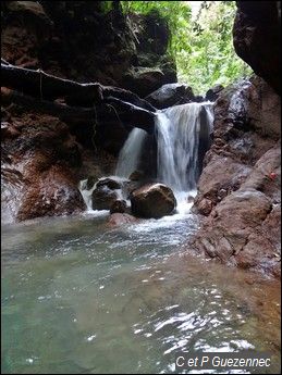 Petite cascade à mi-chemin entre Parabole et Bassin Bleu