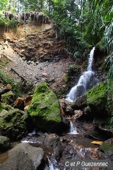 Eboulement sur la gauche de la cascade de la Parabole