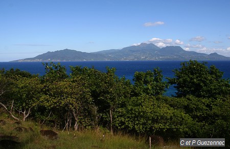 Vue du Sud de la Basse-Terre dont la Soufrière