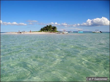 Ilet Caret, ses cocotiers, son sable blanc, ses eaux turquoises